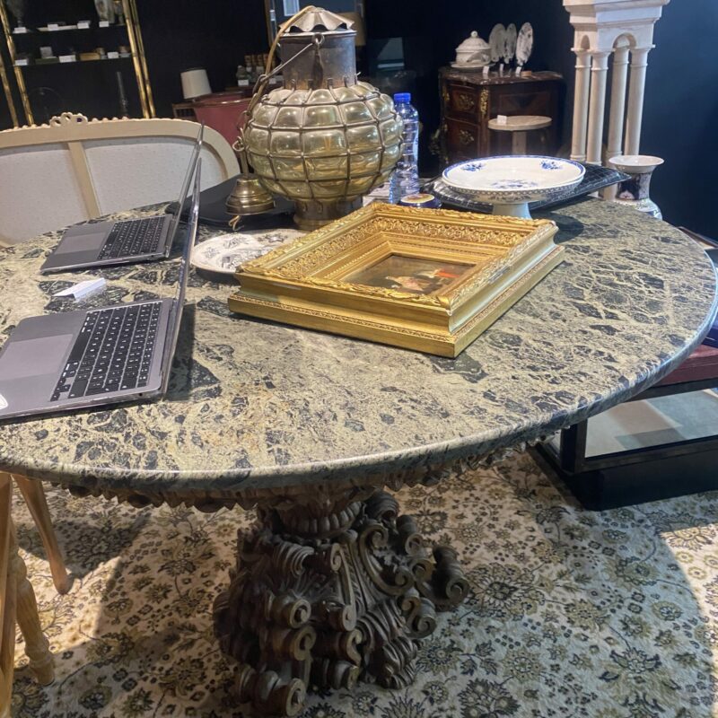 Table ronde de salle à manger