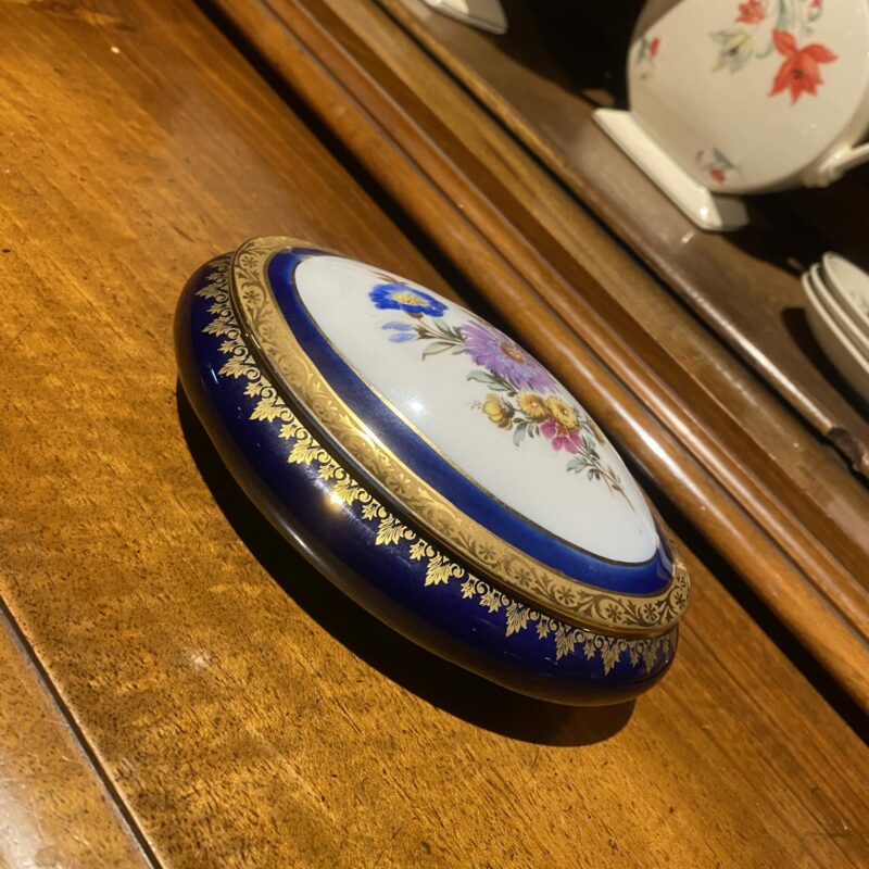 Bonbonnière Limoges en porcelaine