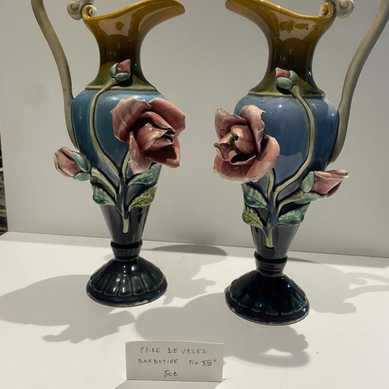Paire de vases Barbotine