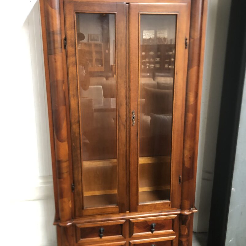 Meuble vitrine en merisier