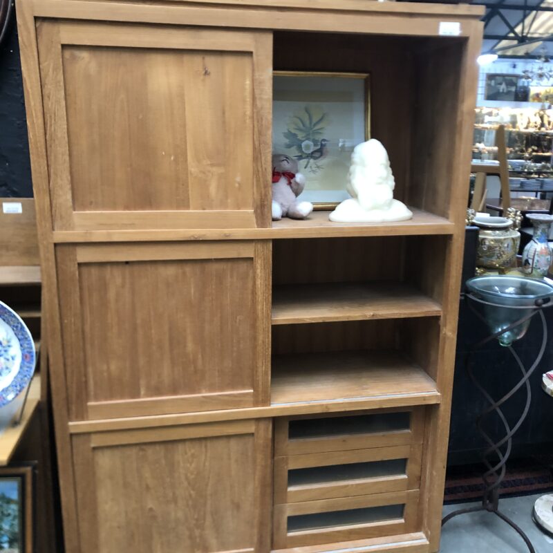 Armoire vitrine . Chêne massif