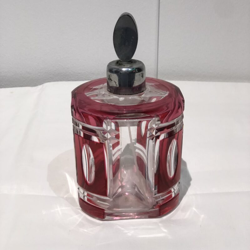 Val-St-Lambert. Falcon à parfum. Cristal doublé rose