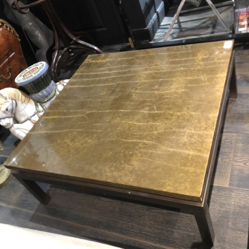 Table basse vintage dorée . Style Maison Jansen
