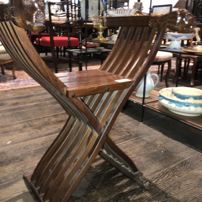 Chaise pliante bois soulpté