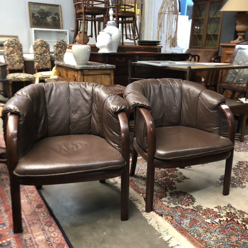 Paires de fauteuils cuir brun vintage
