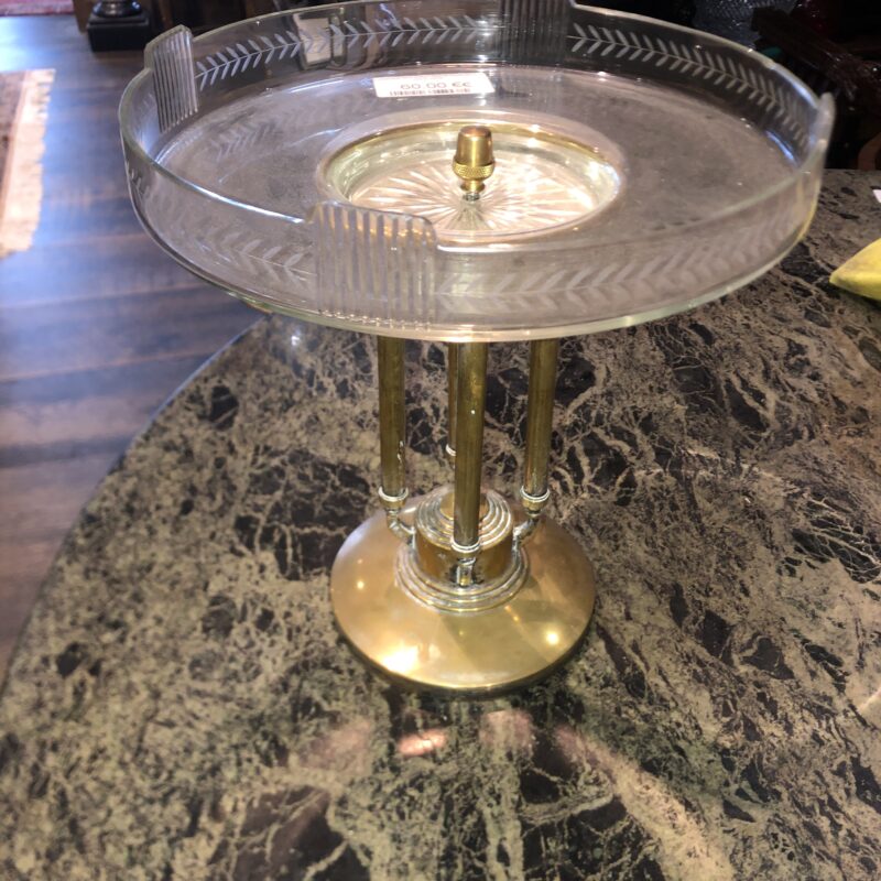 Coupe sur pied .Métal doré et verre taillé