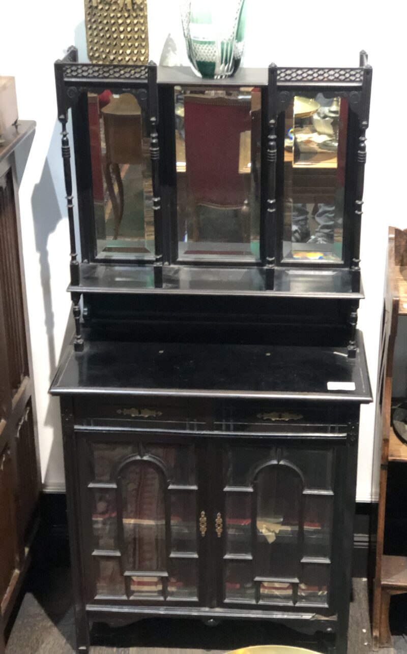 Petite vitrine en bois noirci . Fin XIXe – Dépôt Cosy