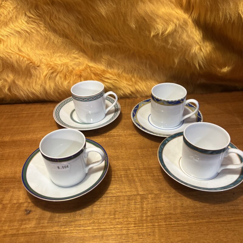 4 tasses