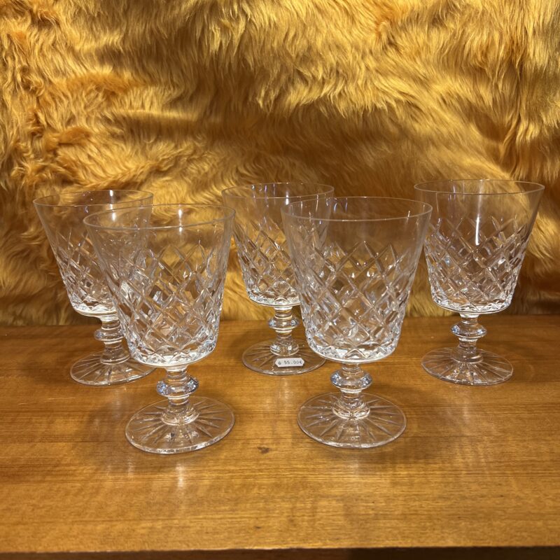 Verre sur pied en cristal taillé