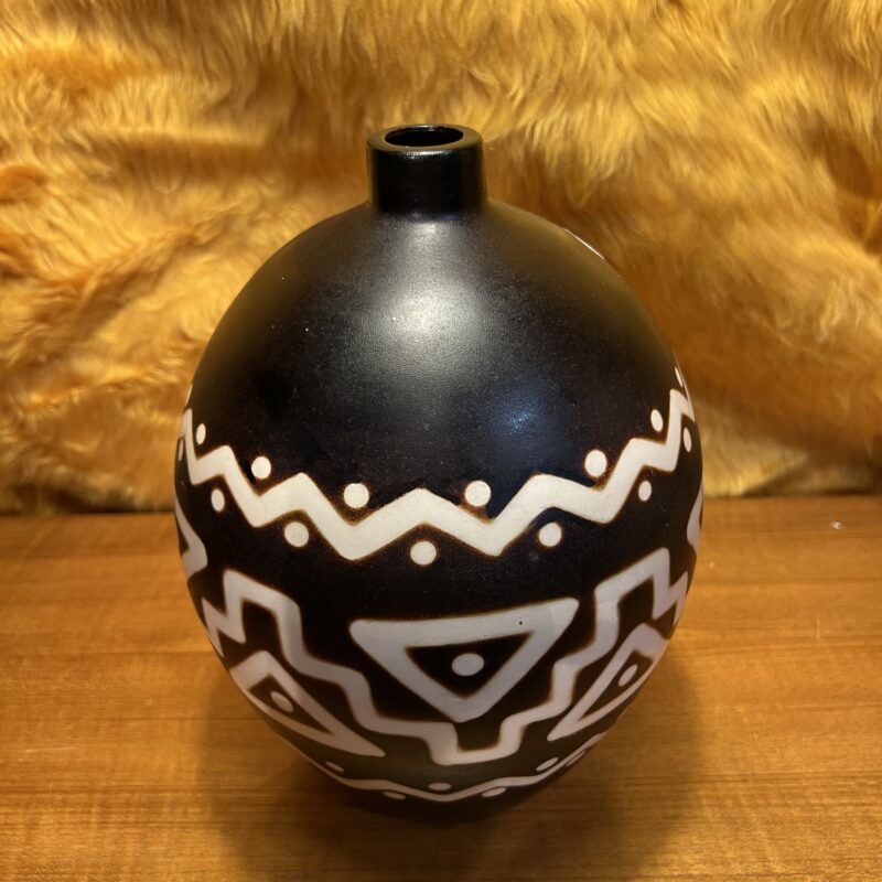 Vase en céramique à forme géométrique