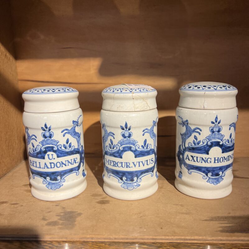 Delft 3 petits pots à pharmacie faïence restauration