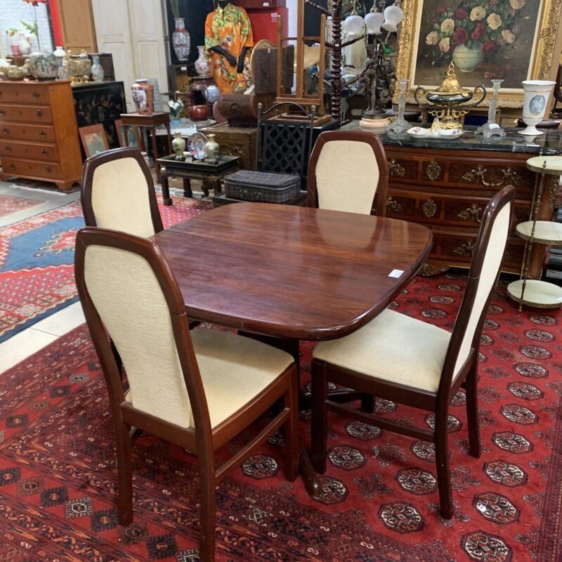 Table à manger + 4 chaises danois