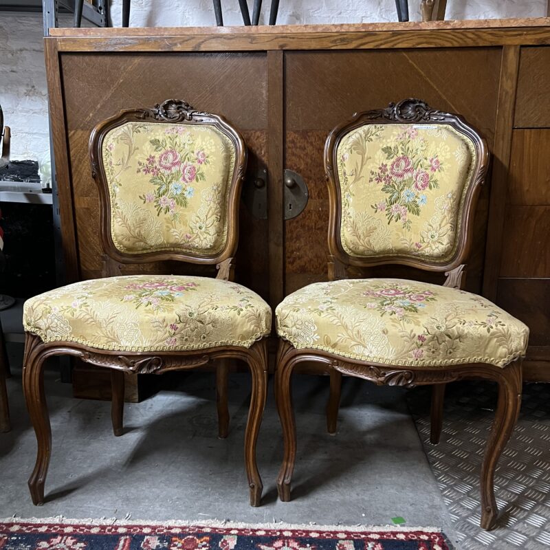 2 chaises marquises tissu fleurs