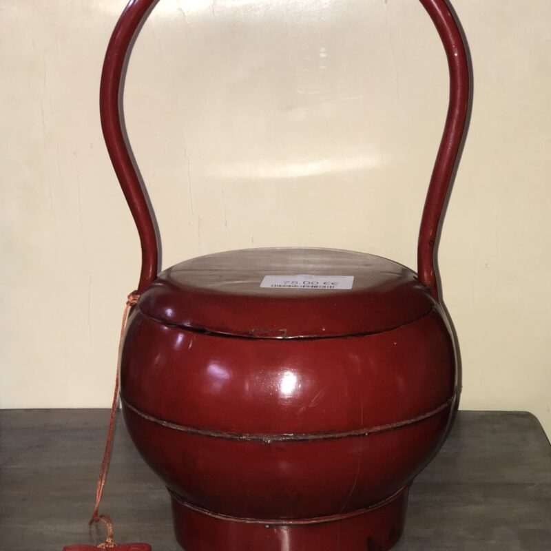 Panier bois laqué rouge . Chine