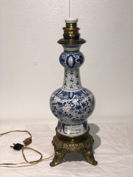 Vase en faience de Delft monté en lampe - Lot 121 - Giquello