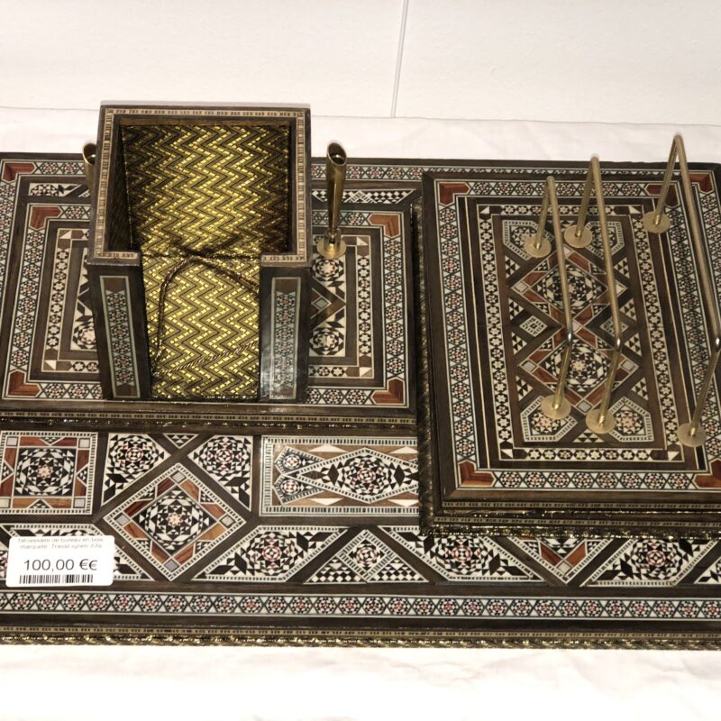 Nécessaire de bureau en bois marqueté. Travail syrien XXe