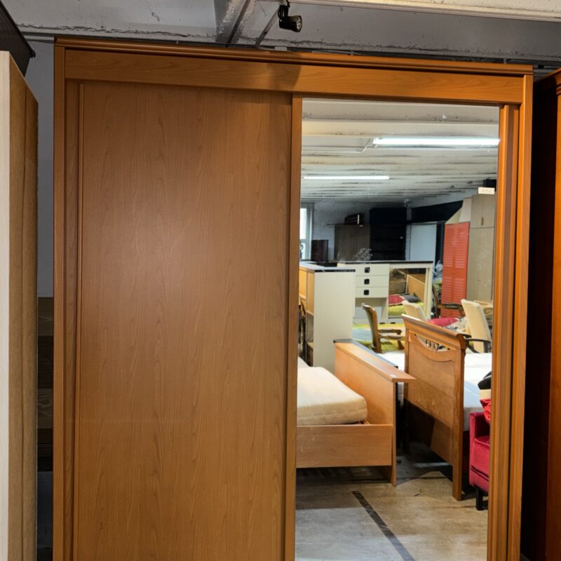 Grande armoire en bois