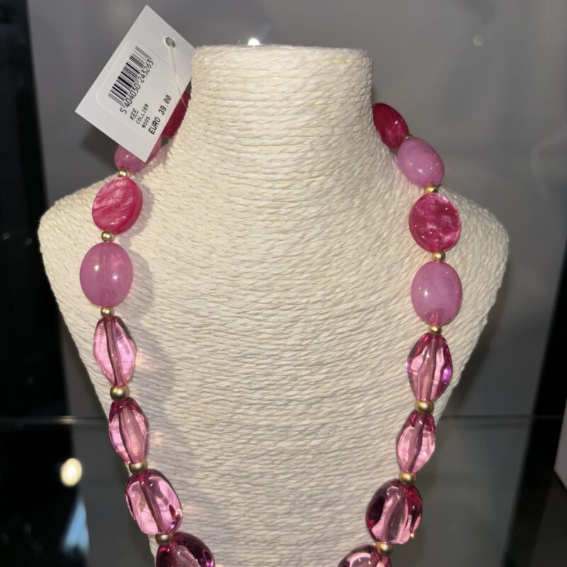 Bijoux. Collier collection Belg 2024