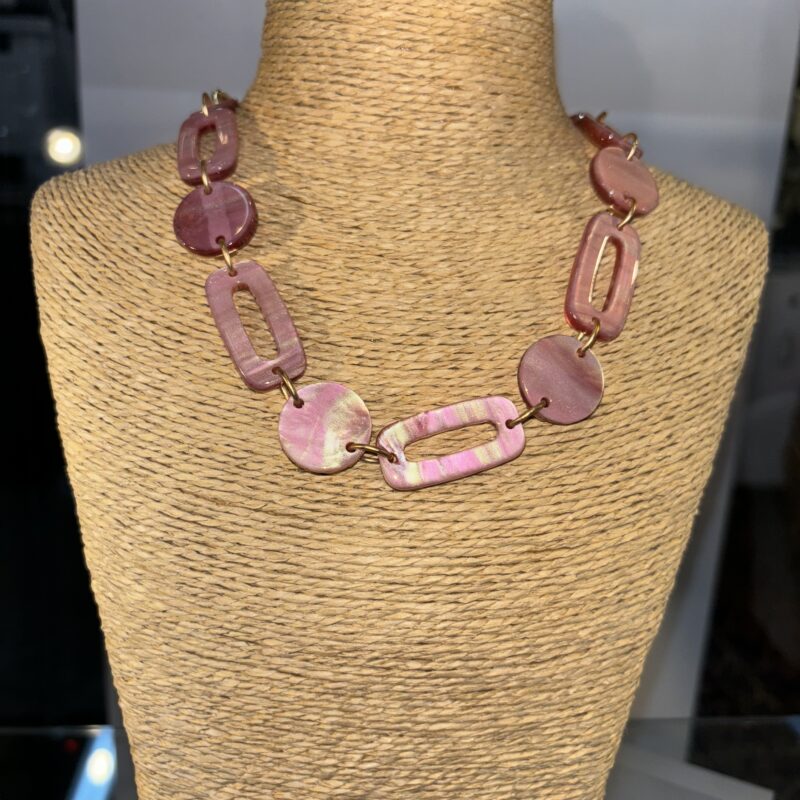 Bijoux. Collier. Clair de femme