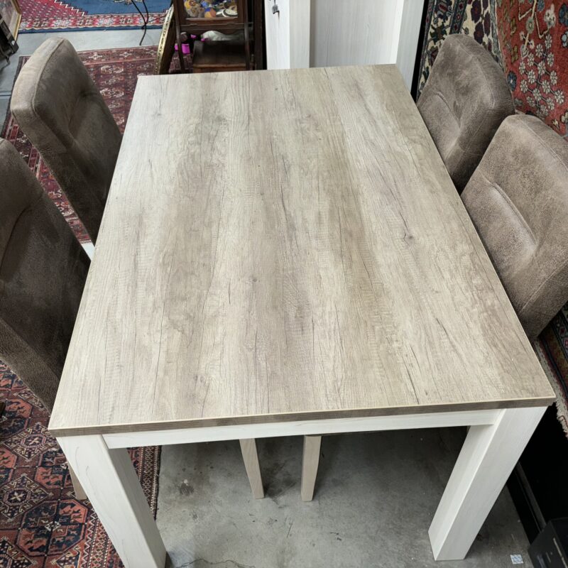 Table à manger moderne + 4 chaises