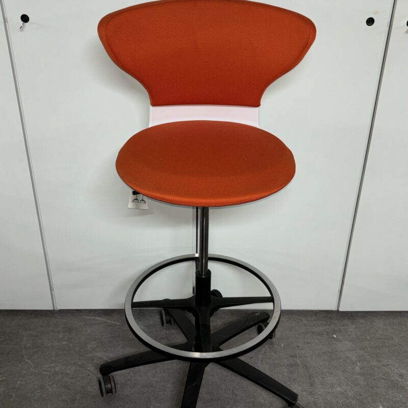 Chaise haute  à roulette