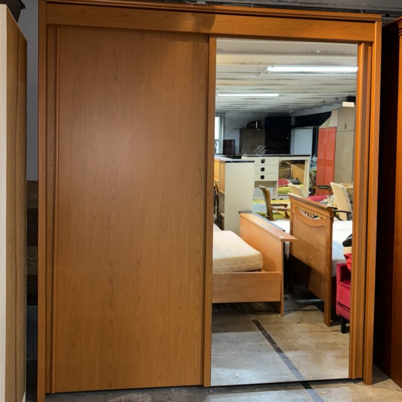 Grande armoire en bois