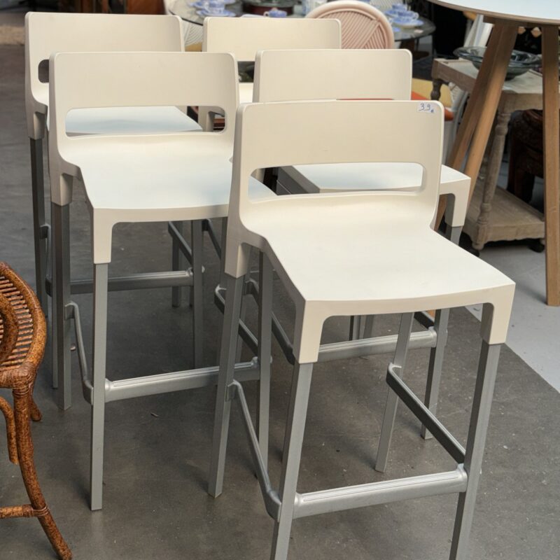 5 chaises Divo