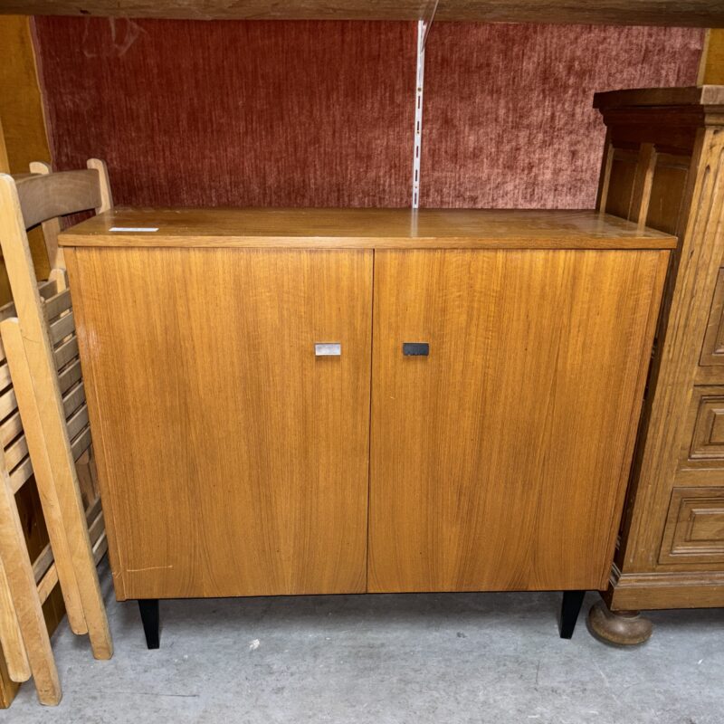 Petite armoire en bois