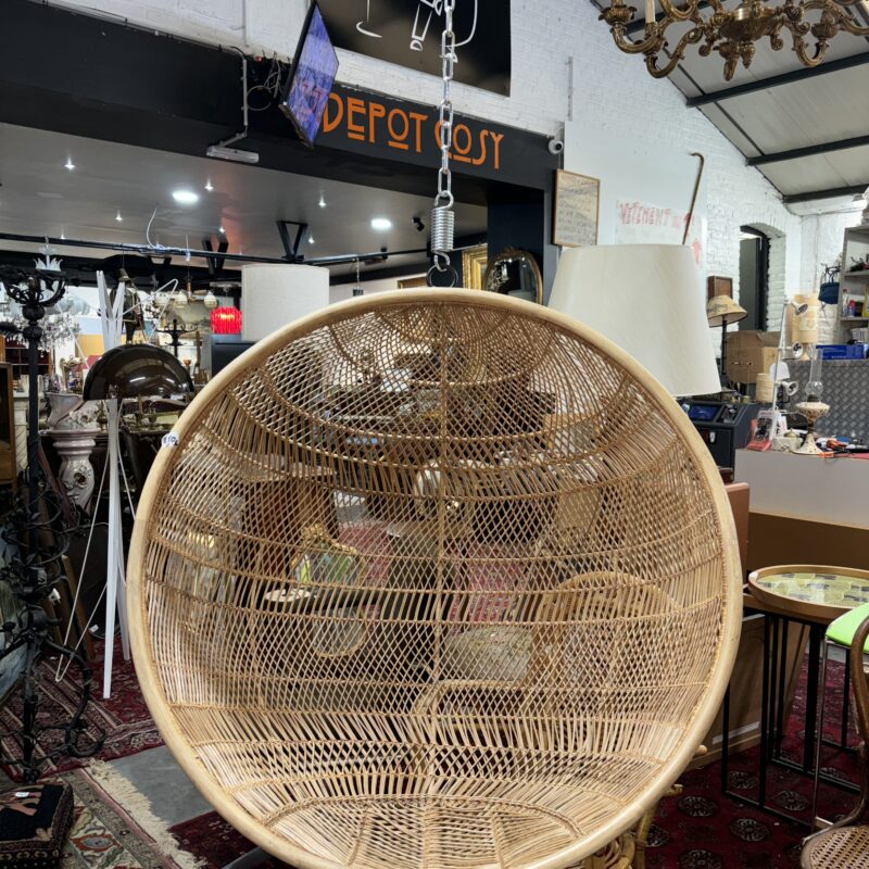 fauteuil suspendu en rotin neuf . HK living