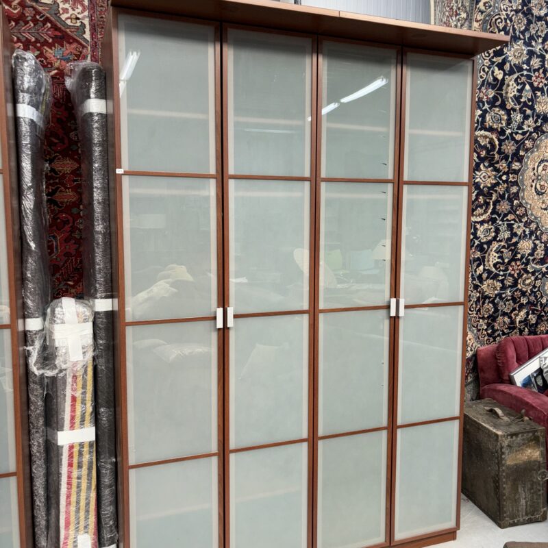 garde-robe à portes coulissantes