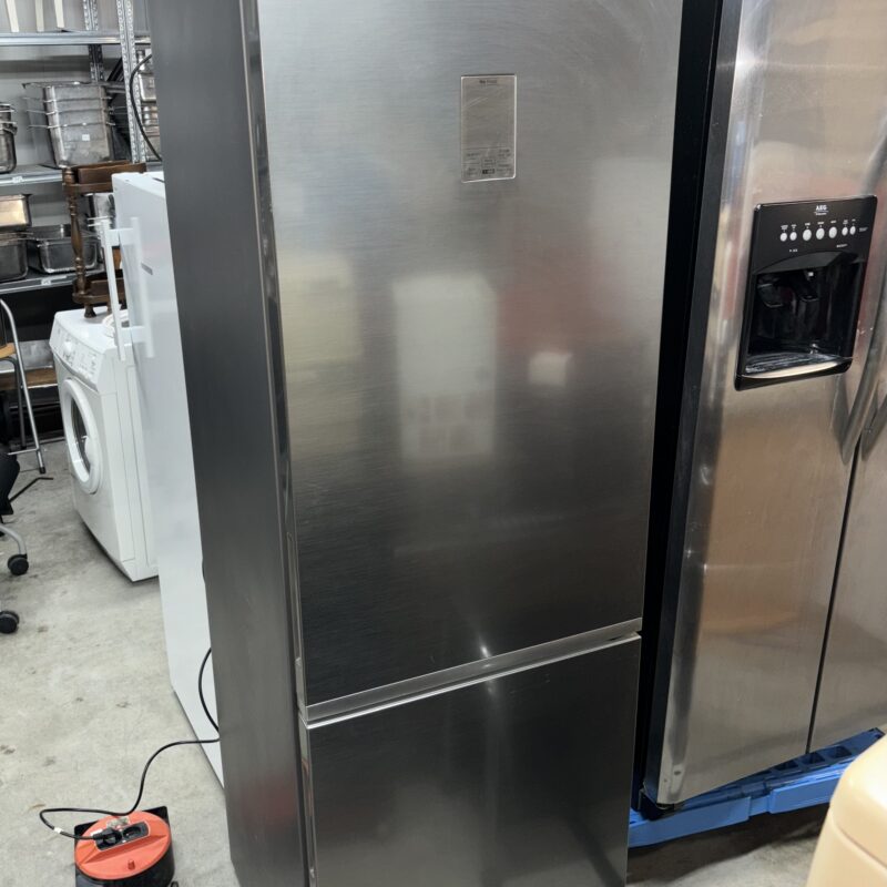 Frigo Samsung – congélateur en bas – très bon état »