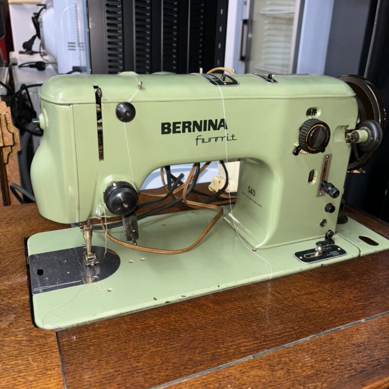 Machine à coudre vintage Bernina 540