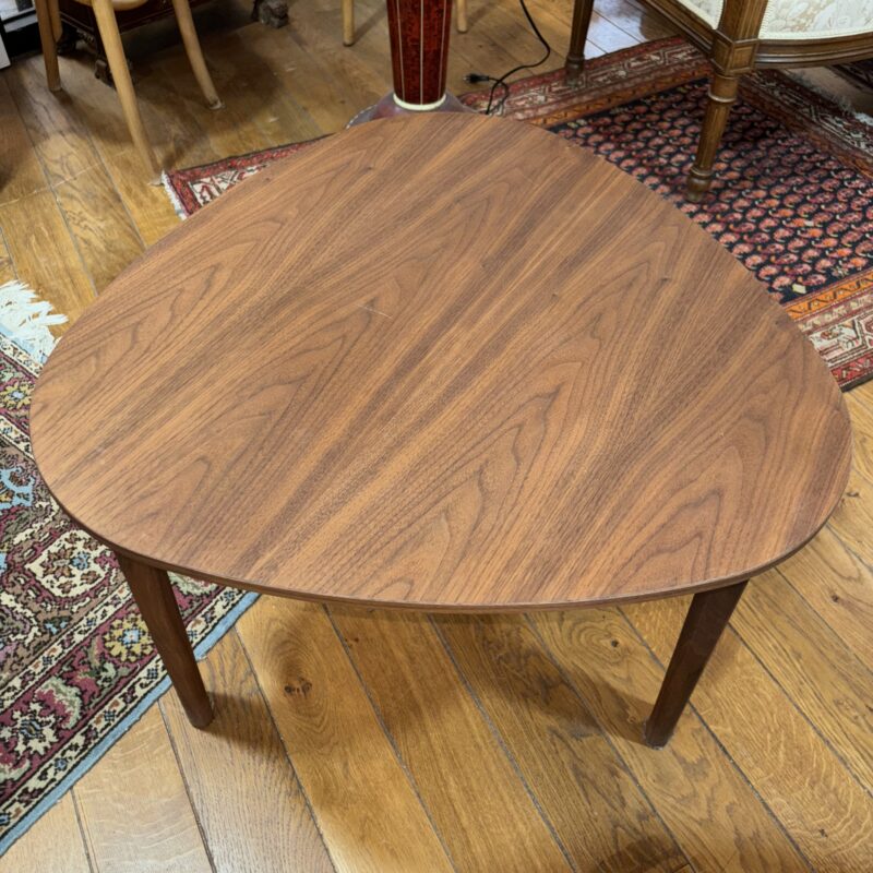 table basse triangulaire scandinave