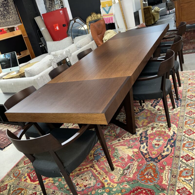 Table de salle à manger en bois avec 2 rallonges . Calligaris  - avec 8 chaises