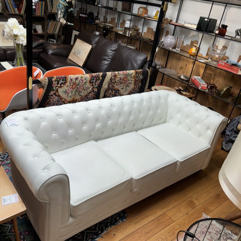 Canapé Chesterfield blanc 3P